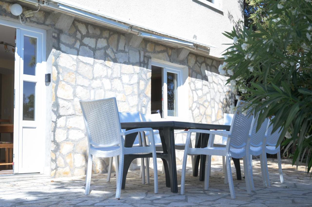 Beachfront House Ivana With Pool - Renovated 2025 Cesarica Extérieur photo