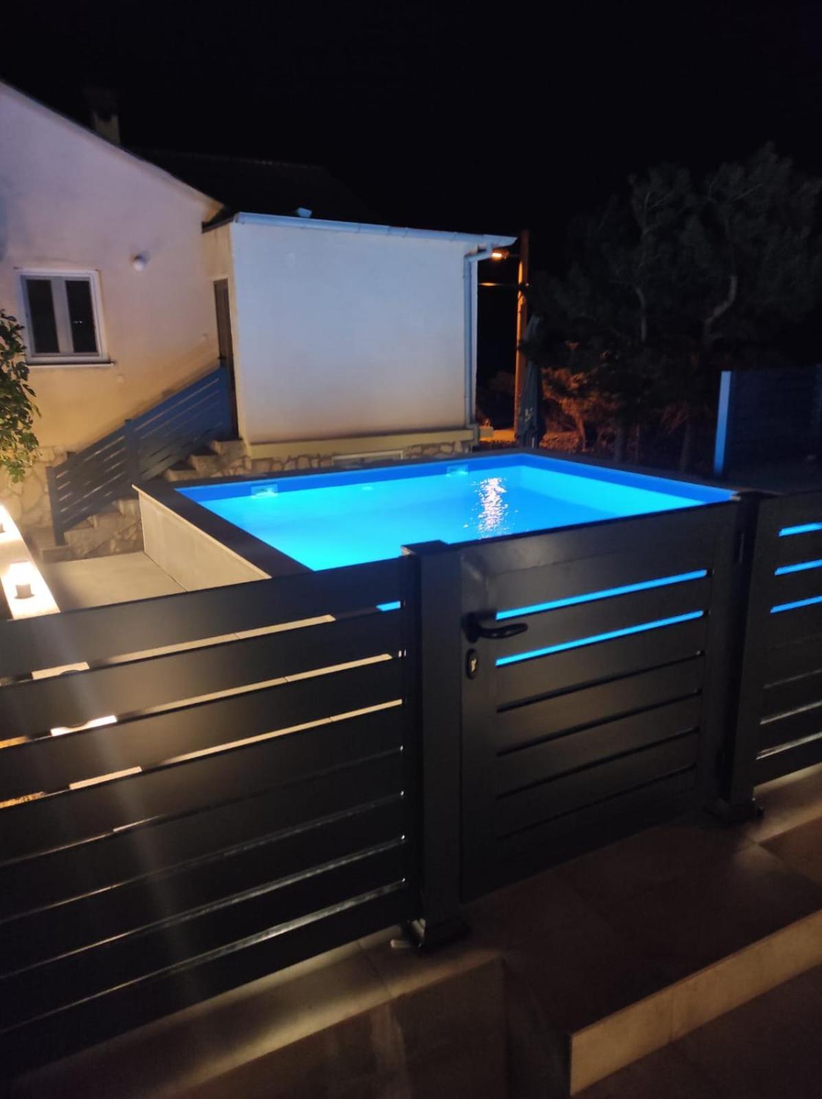 Beachfront House Ivana With Pool - Renovated 2025 Cesarica Extérieur photo