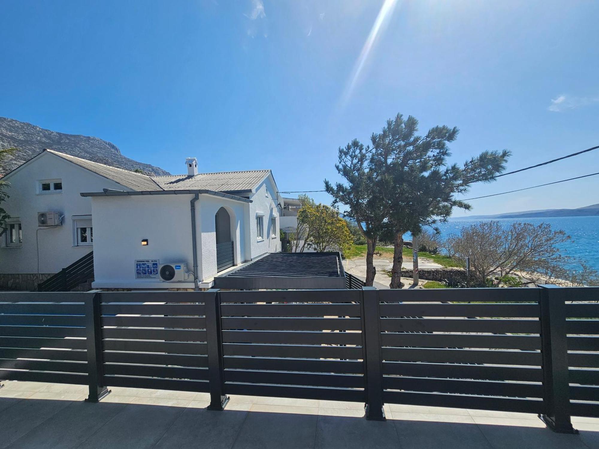 Beachfront House Ivana With Pool - Renovated 2025 Cesarica Extérieur photo