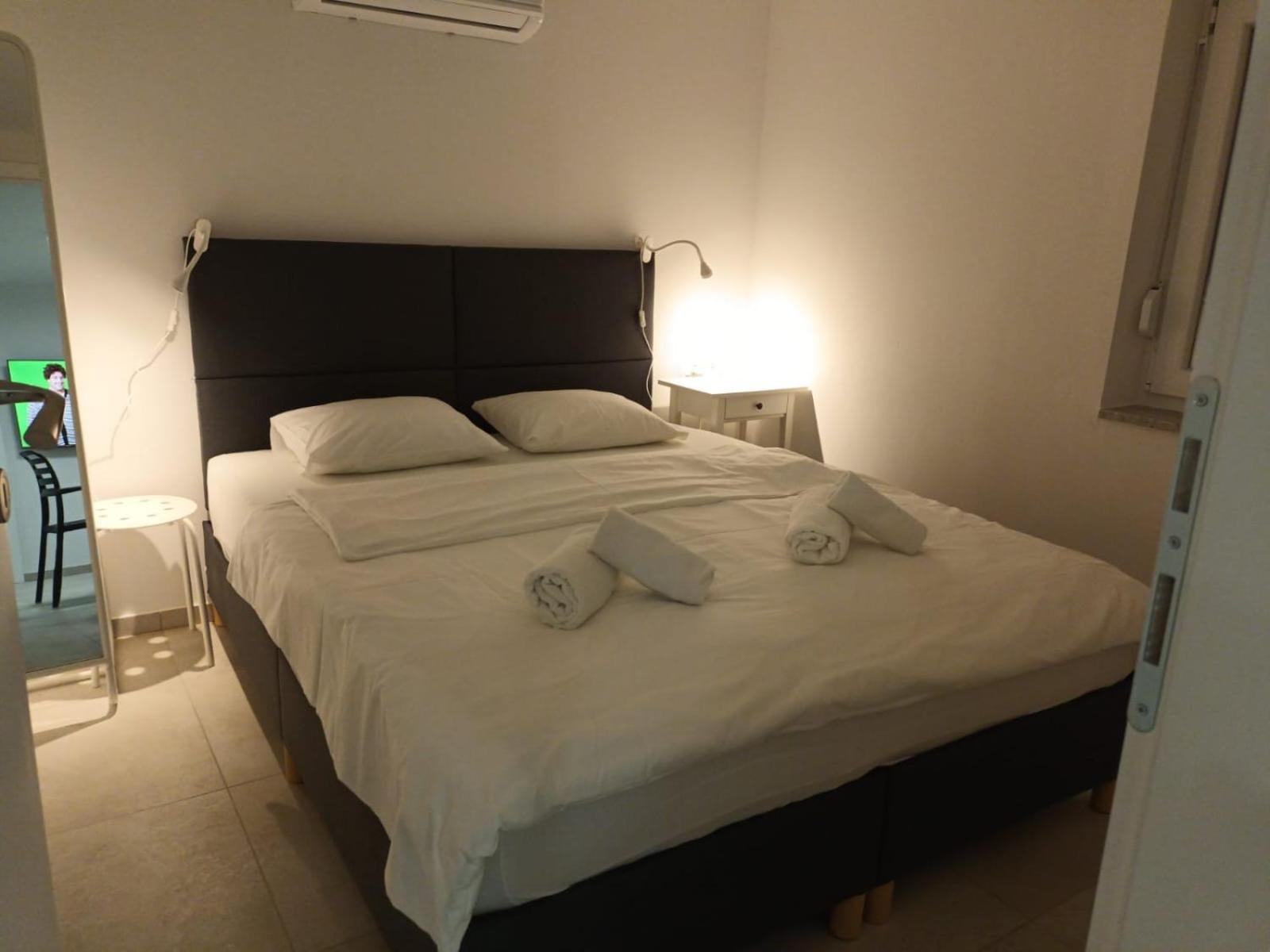 Beachfront House Ivana With Pool - Renovated 2025 Cesarica Extérieur photo